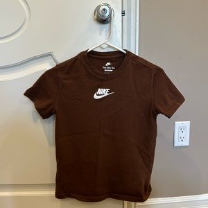 Nike mens Sportswear brown t-shirt